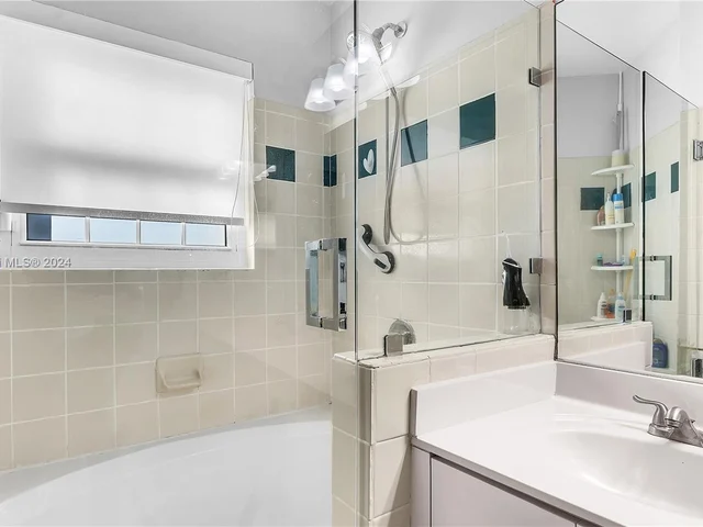 18801 NW 11th St, Pembroke Pines FL 33029