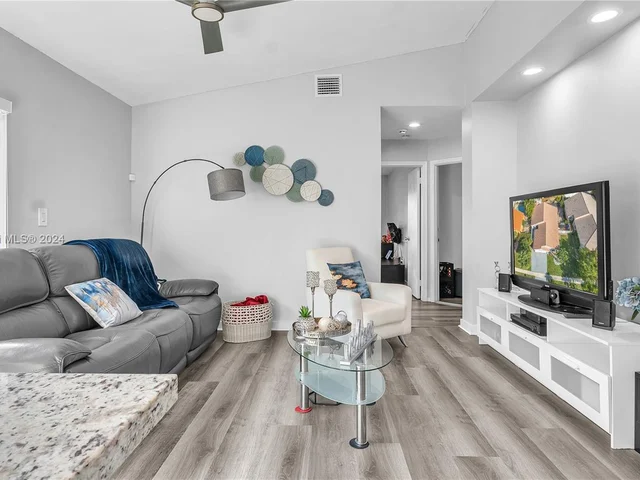 18801 NW 11th St, Pembroke Pines FL 33029