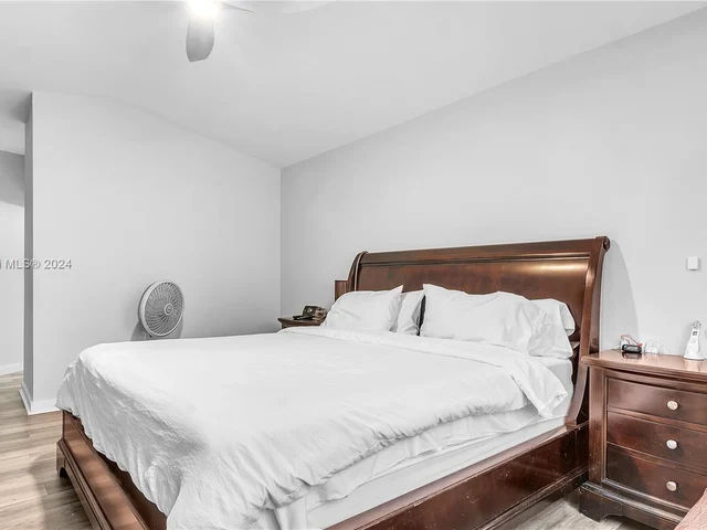 18801 NW 11th St, Pembroke Pines FL 33029