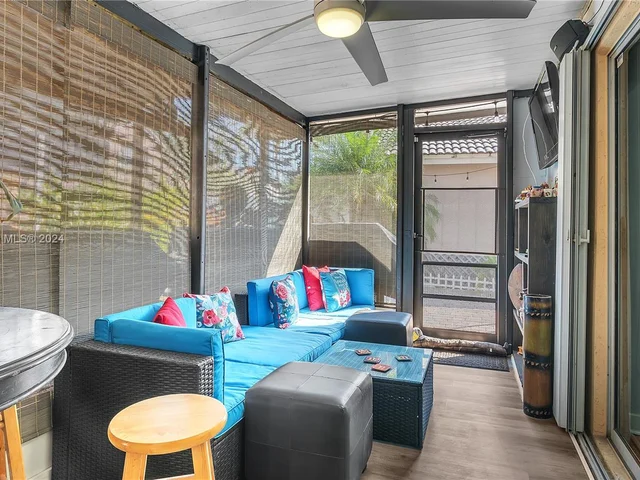 18801 NW 11th St, Pembroke Pines FL 33029