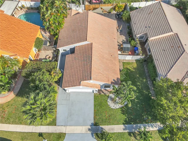 18801 NW 11th St, Pembroke Pines FL 33029