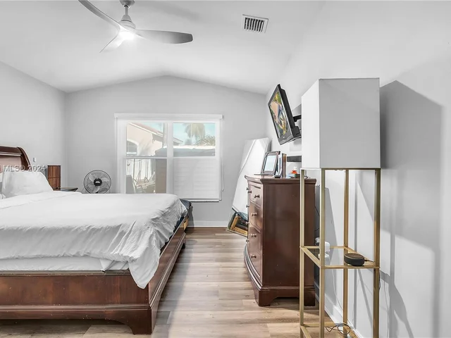 18801 NW 11th St, Pembroke Pines FL 33029