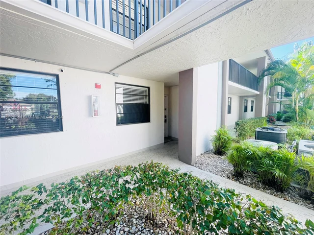 9676 W Mcnab Rd # 110, Tamarac FL 33321
