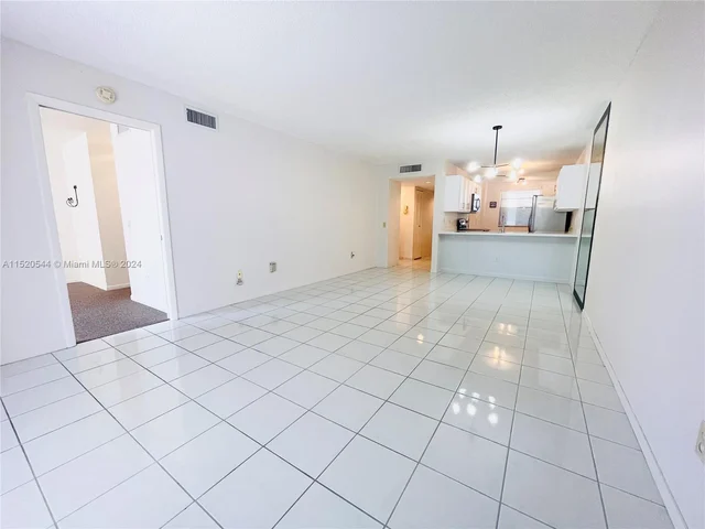 9676 W Mcnab Rd # 110, Tamarac FL 33321