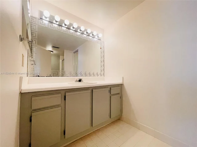 9676 W Mcnab Rd # 110, Tamarac FL 33321