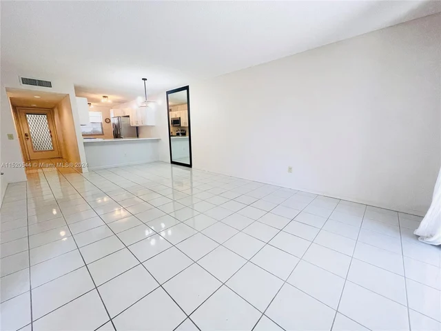 9676 W Mcnab Rd # 110, Tamarac FL 33321