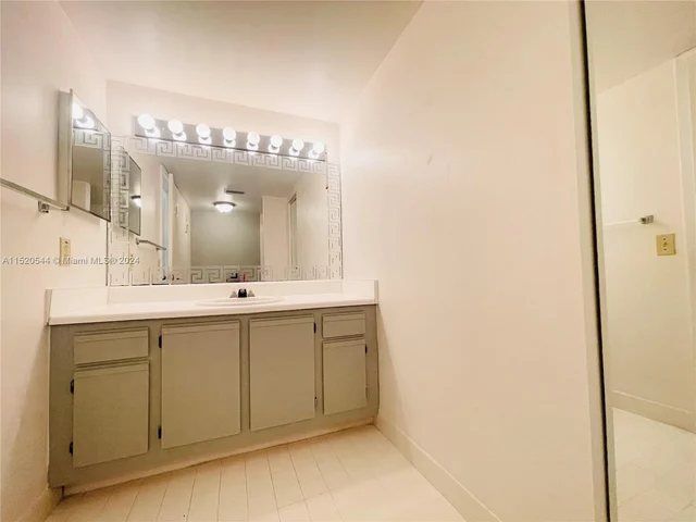 9676 W Mcnab Rd # 110, Tamarac FL 33321