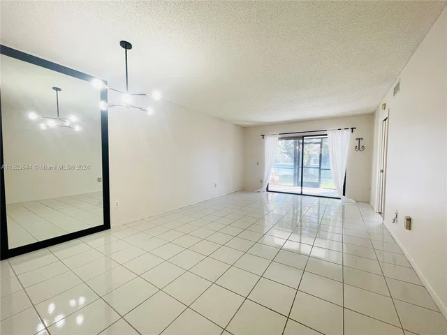 9676 W Mcnab Rd # 110, Tamarac FL 33321