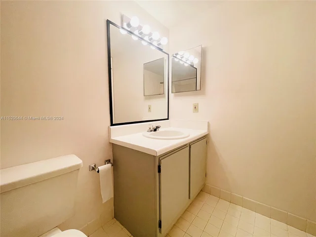 9676 W Mcnab Rd # 110, Tamarac FL 33321