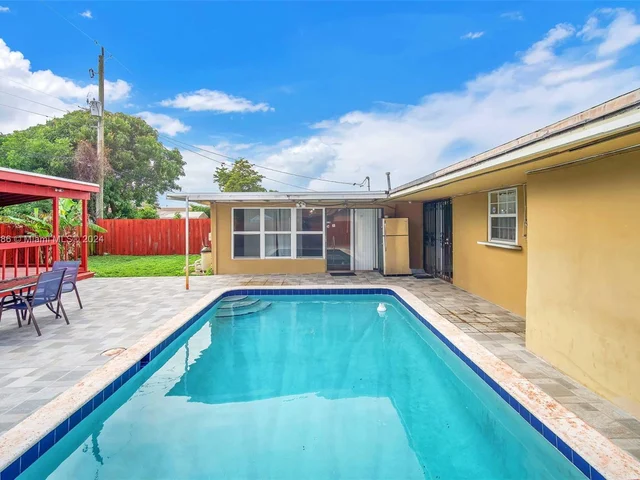 1270 NW 174th St, Miami Gardens FL 33169