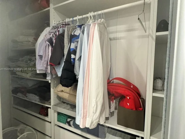 21010 NE 24th Ct, Miami FL 33180