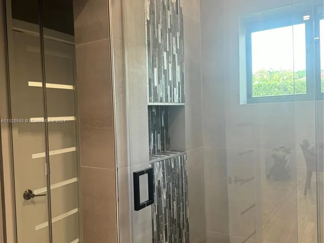 21010 NE 24th Ct, Miami FL 33180