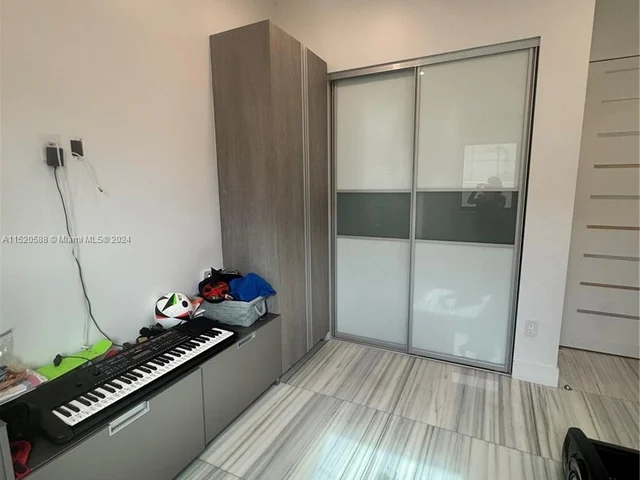 21010 NE 24th Ct, Miami FL 33180