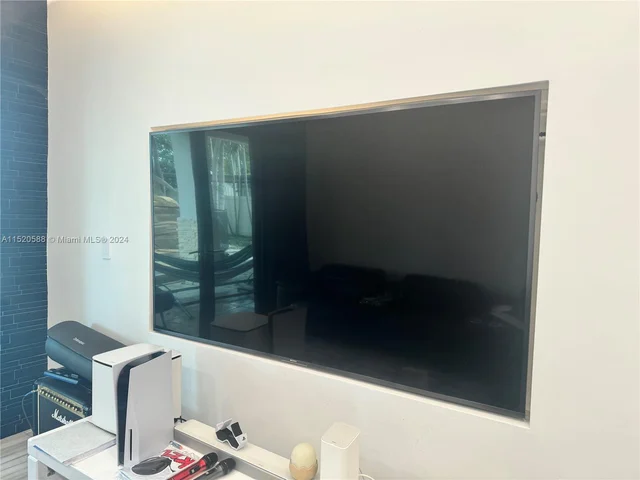 21010 NE 24th Ct, Miami FL 33180