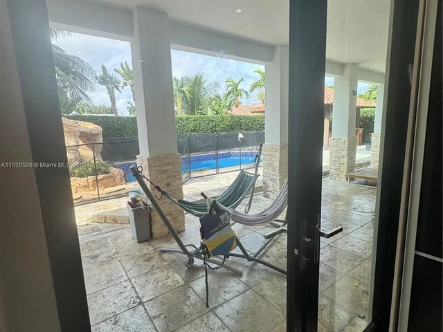 21010 NE 24th Ct, Miami FL 33180