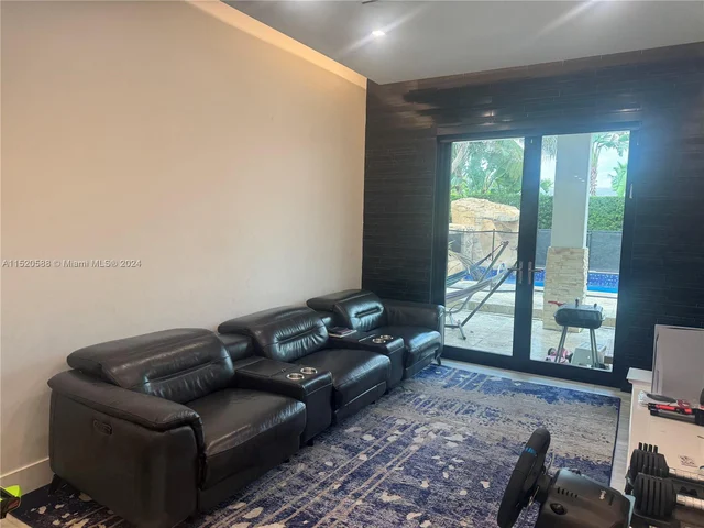 21010 NE 24th Ct, Miami FL 33180