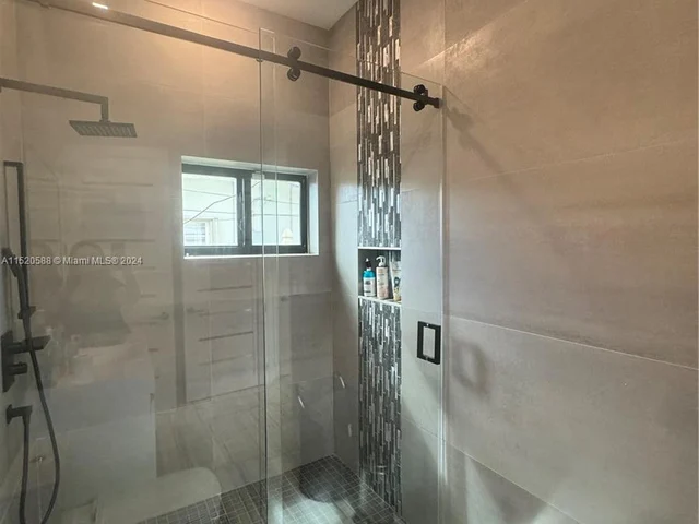 21010 NE 24th Ct, Miami FL 33180