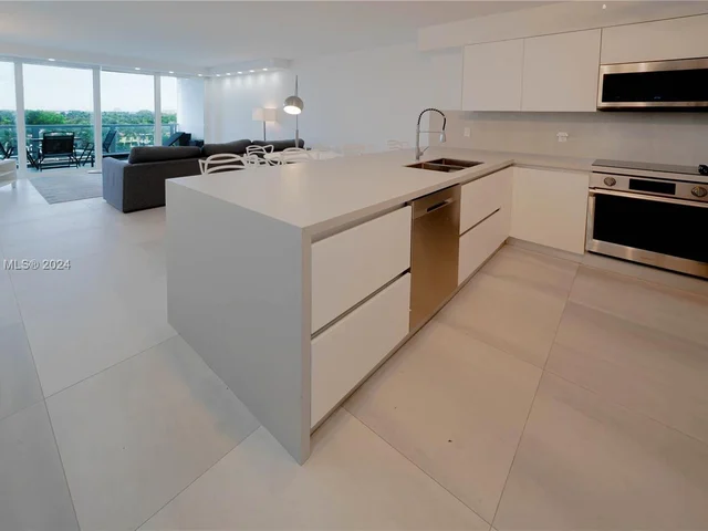 5700 Collins Ave # 7J, Miami Beach FL 33140