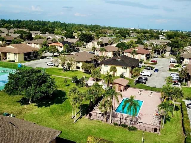 10020 Winding Lake Rd # 104, Sunrise FL 33351