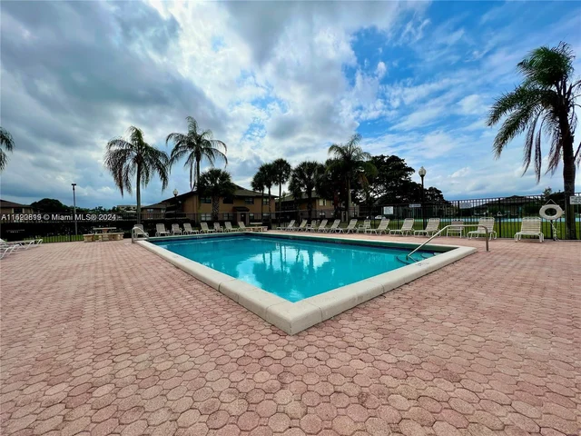 10020 Winding Lake Rd # 104, Sunrise FL 33351