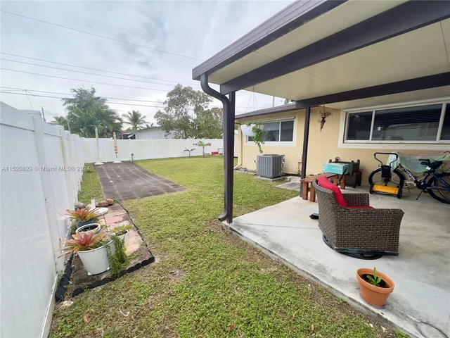 509 SW 3rd St, Hallandale Beach FL 33009