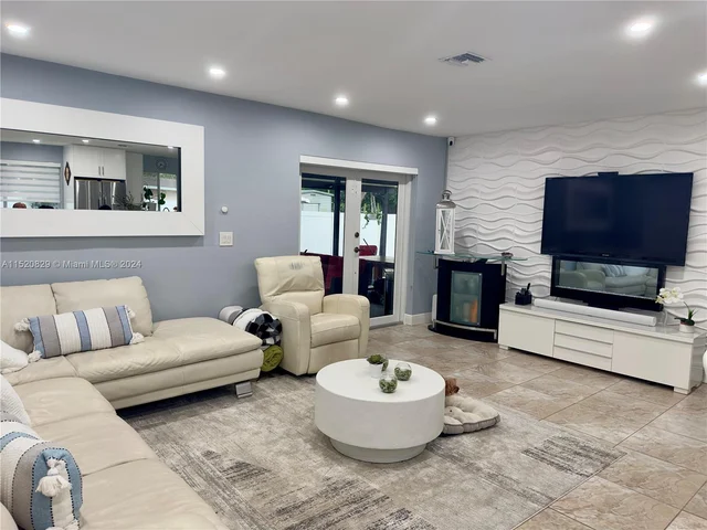 509 SW 3rd St, Hallandale Beach FL 33009