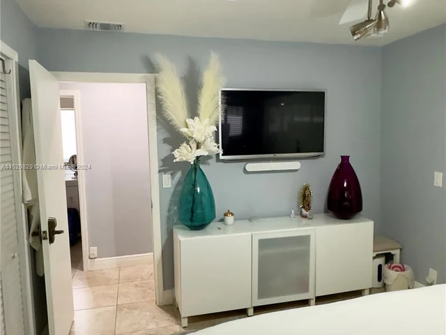 509 SW 3rd St, Hallandale Beach FL 33009