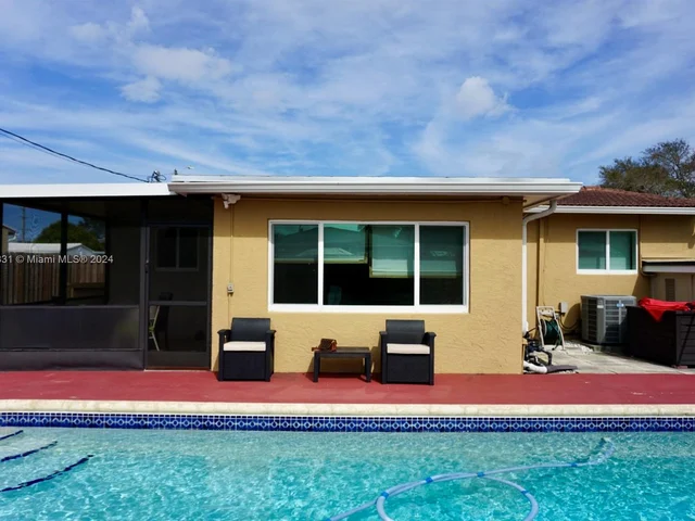 3194 Roosevelt St, Hollywood FL 33021