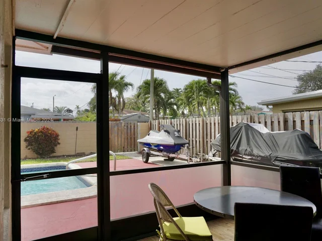 3194 Roosevelt St, Hollywood FL 33021