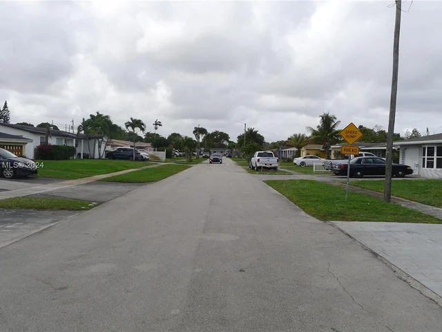 4911 NW 13th St, Lauderhill FL 33313