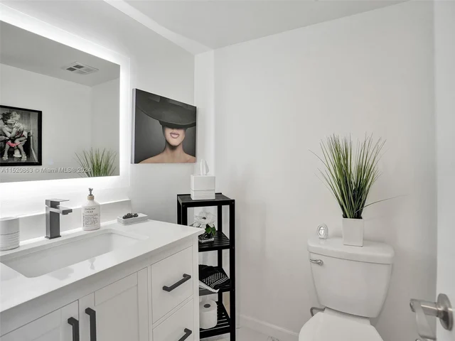 4751 NW 21st St # 610, Lauderhill FL 33313