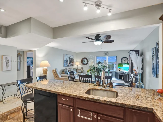 4751 NW 21st St # 610, Lauderhill FL 33313