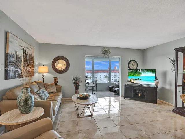 4751 NW 21st St # 610, Lauderhill FL 33313