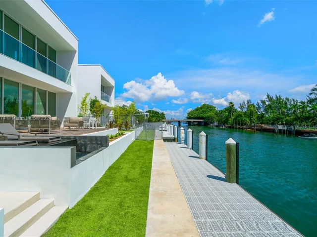 1011 W 48th St - Ritz Carlton Residences, Miami Beach FL 33140