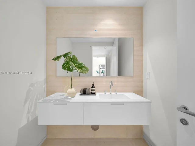 1011 W 48th St - Ritz Carlton Residences, Miami Beach FL 33140