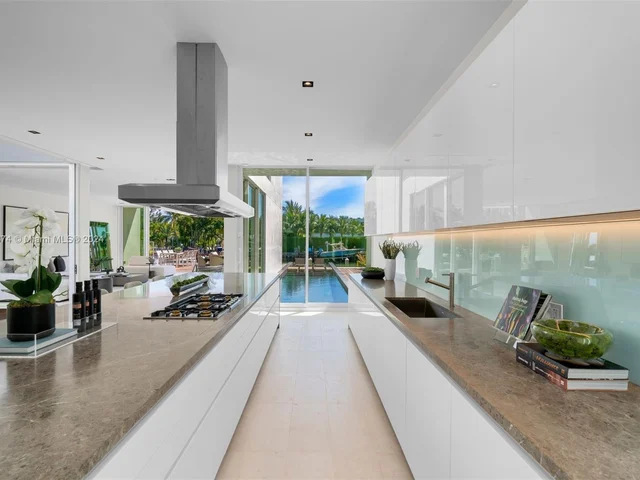 1011 W 48th St - Ritz Carlton Residences, Miami Beach FL 33140