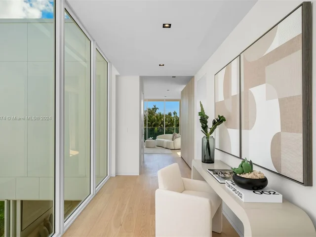 1011 W 48th St - Ritz Carlton Residences, Miami Beach FL 33140