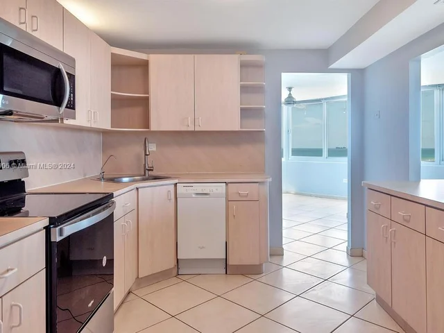 7135 Collins Ave # 615, Miami Beach FL 33141