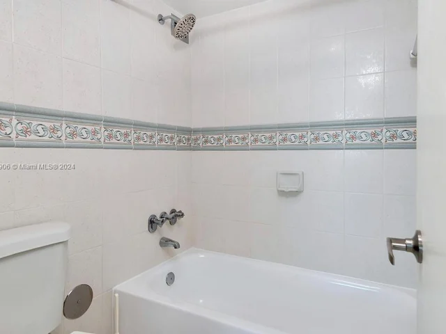 7135 Collins Ave # 615, Miami Beach FL 33141