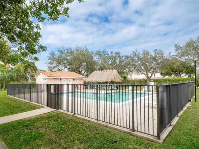 16666 Greens Edge Cir # 62, Weston FL 33326