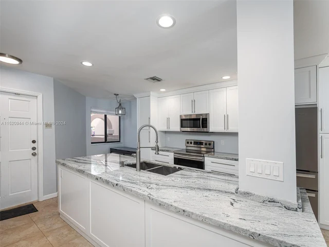 16666 Greens Edge Cir # 62, Weston FL 33326