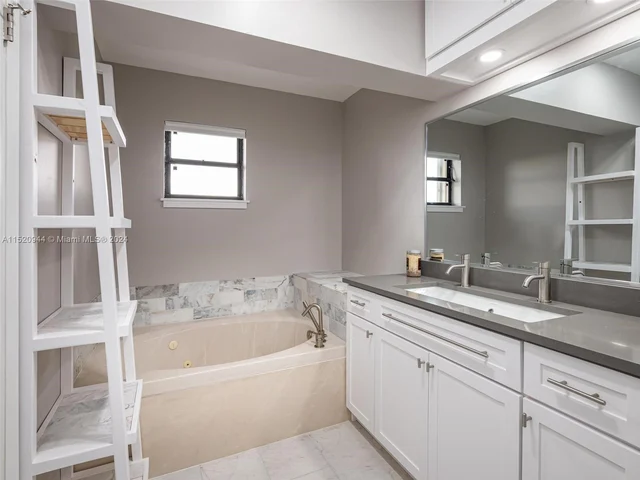 16666 Greens Edge Cir # 62, Weston FL 33326