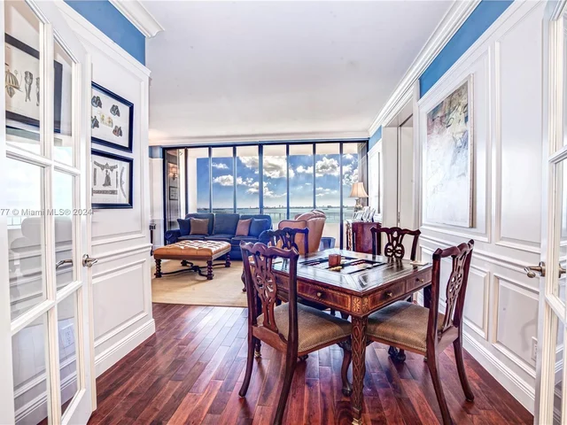 11113 Biscayne Blvd, Miami FL 33181