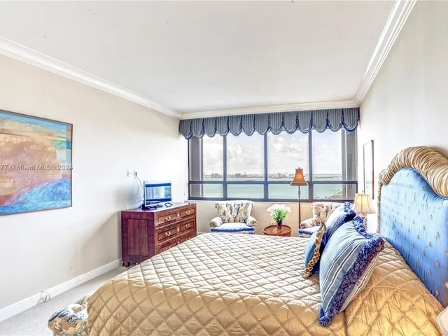 11113 Biscayne Blvd, Miami FL 33181