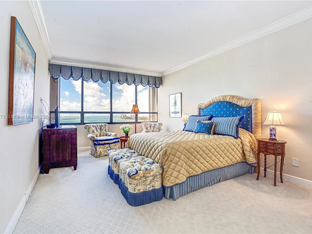 11113 Biscayne Blvd, Miami FL 33181