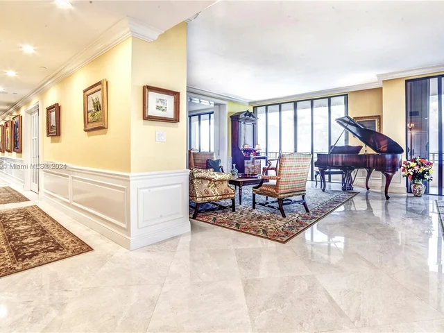 11113 Biscayne Blvd, Miami FL 33181