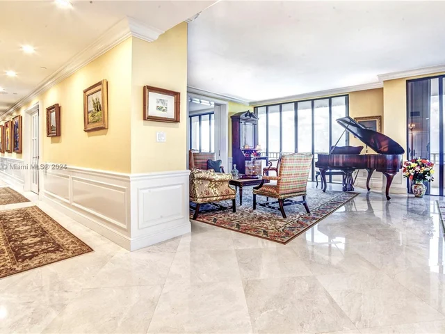 11113 Biscayne Blvd, Miami FL 33181