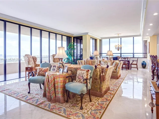 11113 Biscayne Blvd, Miami FL 33181