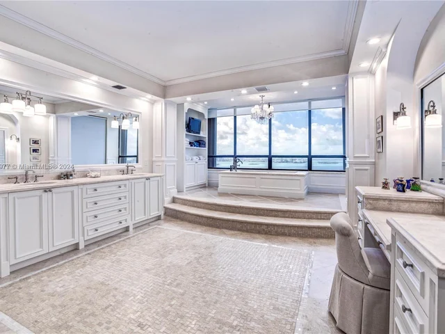 11113 Biscayne Blvd, Miami FL 33181