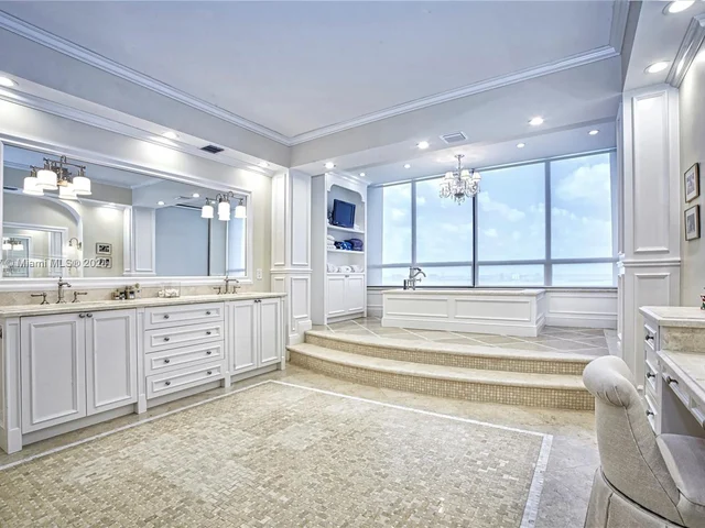 11113 Biscayne Blvd, Miami FL 33181